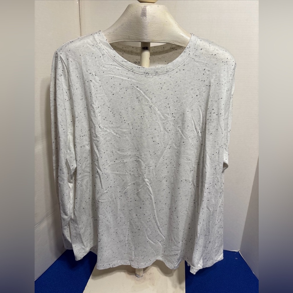 Old Navy women’s long sleeve tee
